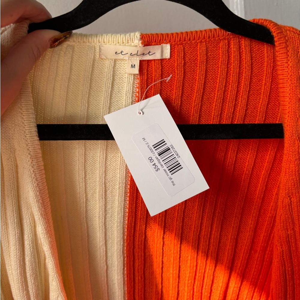 Single Button Front Top - Picture 3 of 4